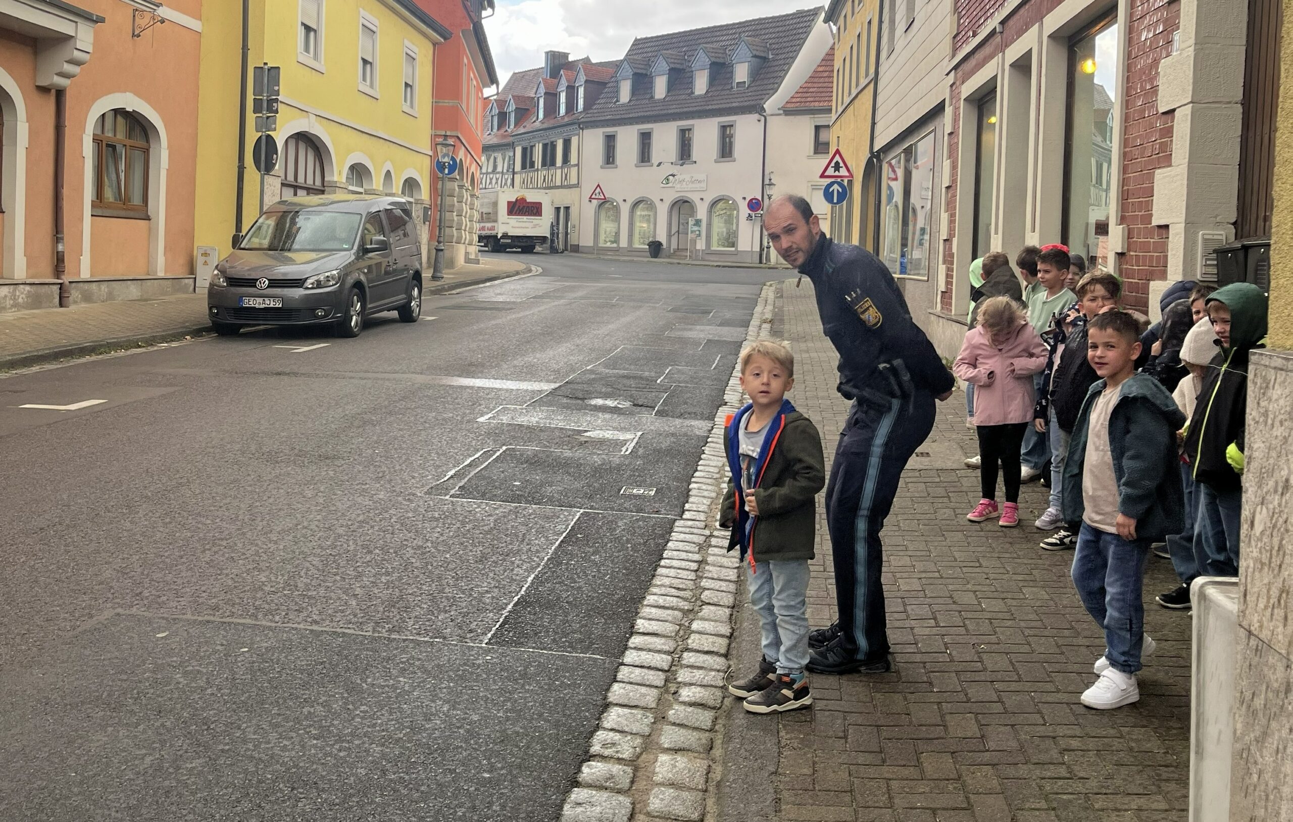 Besuch von der Verkehrspolizei in der Klasse 1b 